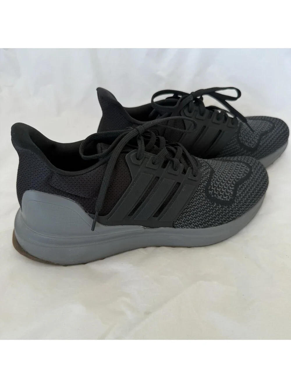 Adidas Men’s UBounce DNA Size 9.5 Black On Black Gum Running Shoes IE8951
